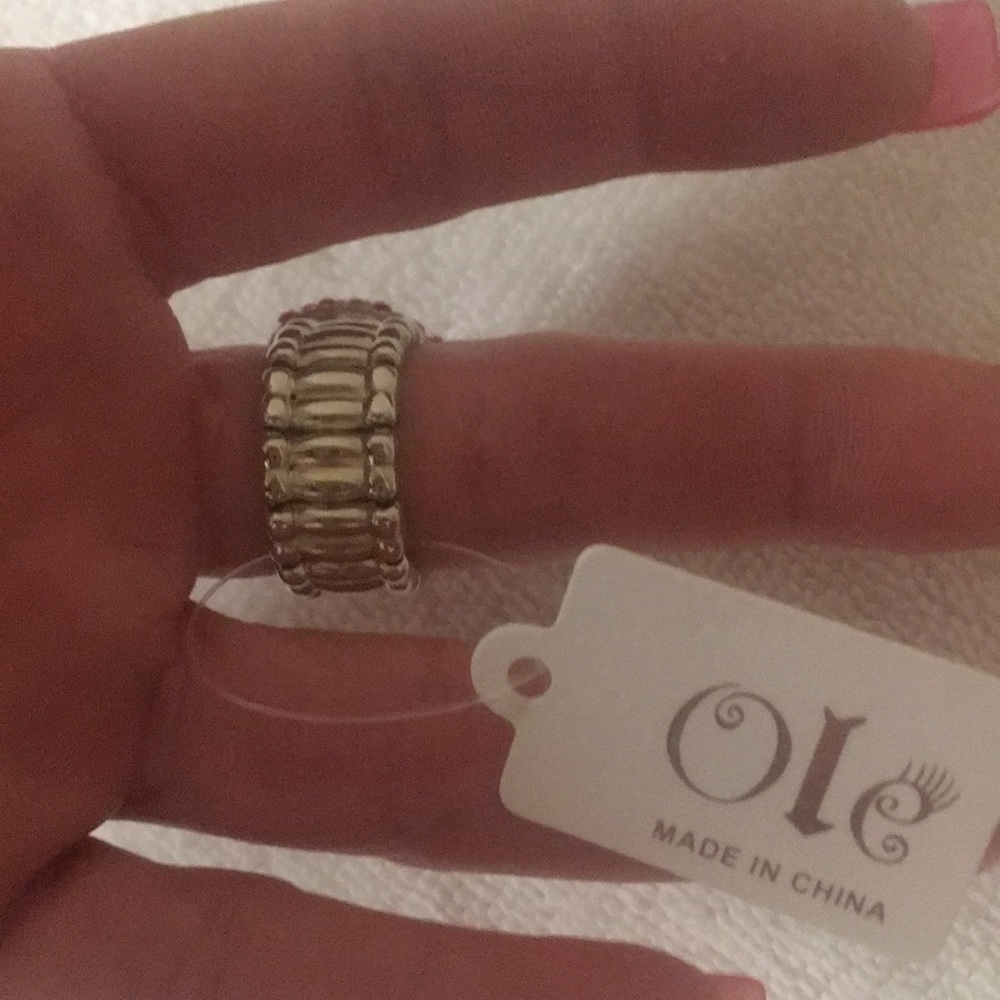 RED RHINESTONE HEART RING - Picture 3 of 5
